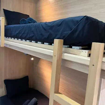 Japanese Style 9 Person Flat, Close To Alhambra Apartment Granada