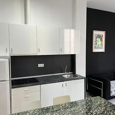 Japanese Style 9 Person Flat, Close To Alhambra Apartment Granada