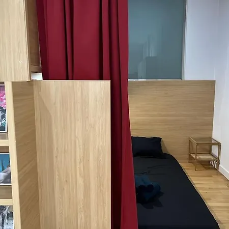 Japanese Style 9 Person Flat, Close To Alhambra Granada