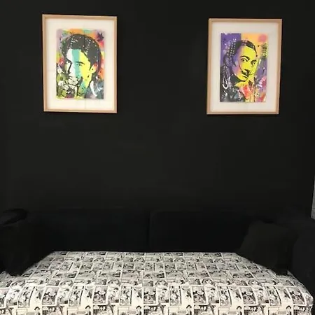 Japanese Style 9 Person Flat, Close To Alhambra *